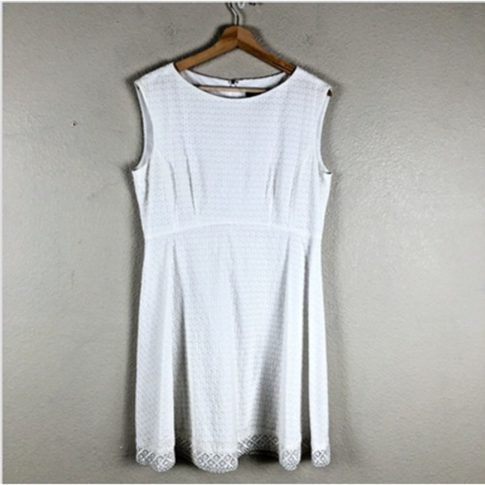 Tahari Arthur S Levine Lace Dress Womens 10P White Fit and Flare Feminine Casual